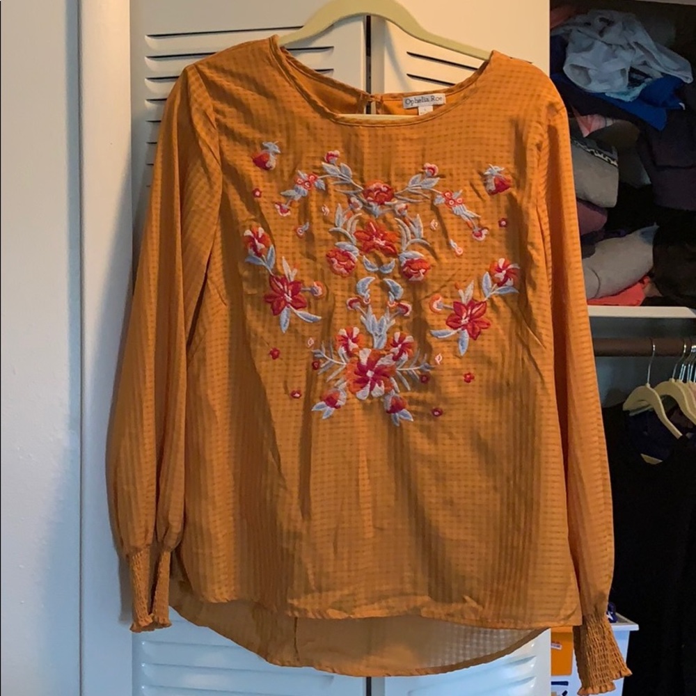 Perfect top for business casual outfit